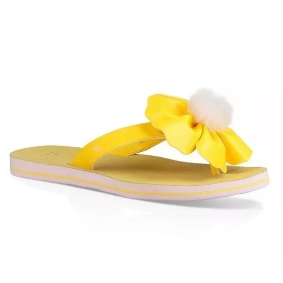 UGG Australia Poppy Sandal Lemon Yellow Patent Leather Pom Pom Flip Flop Size 9 - Picture 1 of 13